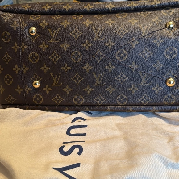 Authentic Louis Vuitton Artsy MM - Picture 13 of 14